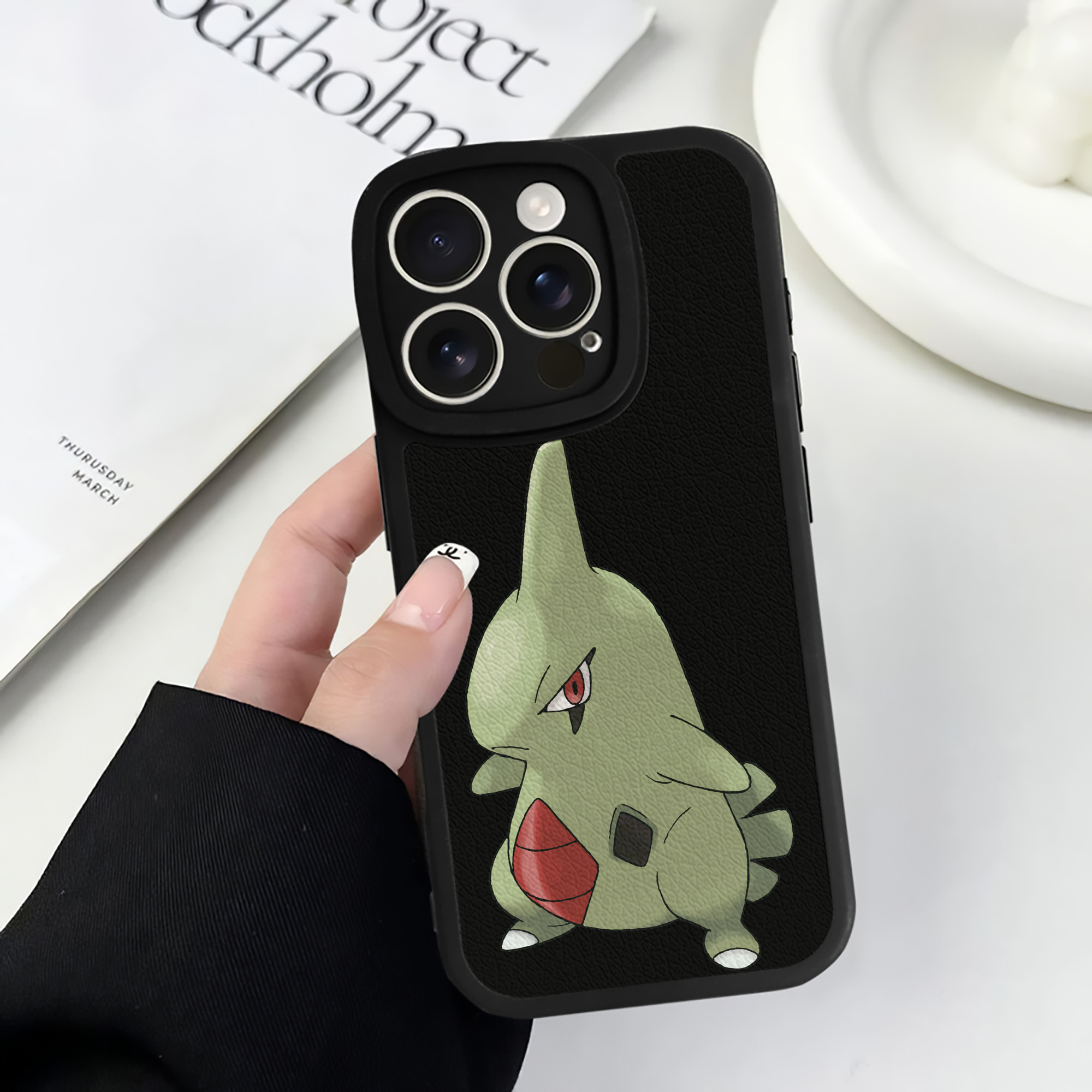 （画像用） ポケットモンスター Pokémon 【iPhone 16シリーズ対応】シリコンスマホケース（レザー調） 材質：シリコン